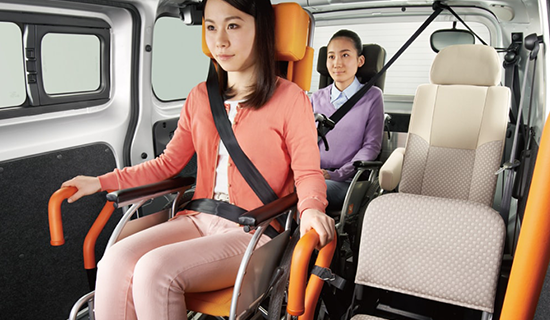 車椅子用3点式シートベルト